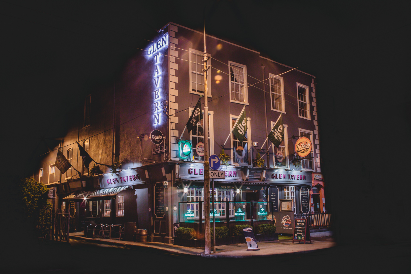 Glen Tavern night front